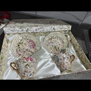 Vintage Ace Gift Collection Royal Elfreda Fine Porcelain Elegant Laura Rosary